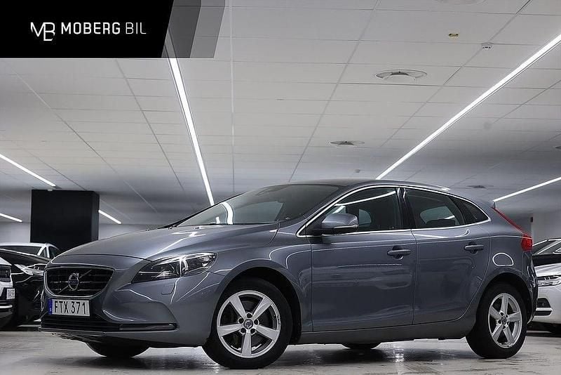 Grå Begagnad 2016 Volvo V40 Momentum Kombi | 159 900 kr (Marknadspris) - Bild 1/3