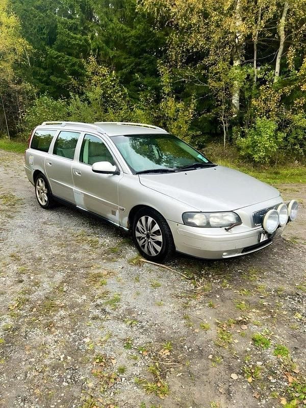 Grå Begagnad 2002 Volvo V70 Kombi | 3 000 kr (Superpris) - Bild 1/4