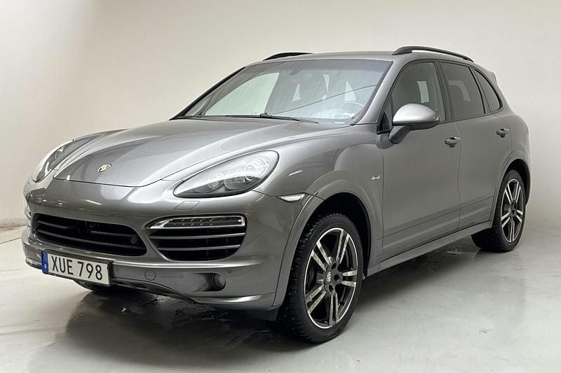 Grå Begagnad 2013 Porsche Cayenne SUV | 172 000 kr (Lite dyr) - Bild 1/4