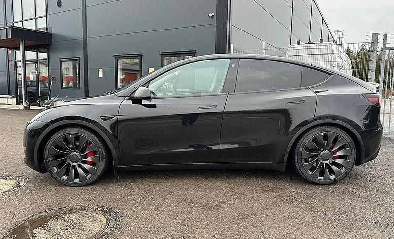 Svart Begagnad 2023 Tesla Model Y Performance SUV | 429 900 kr (Bra pris) - Bild 1/4
