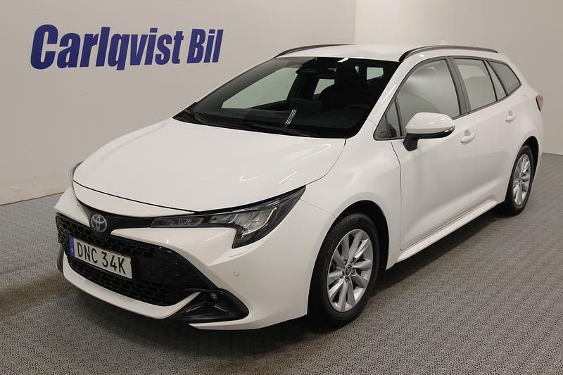 Vit Begagnad 2024 Toyota Corolla | 299 000 kr - Bild 1/4