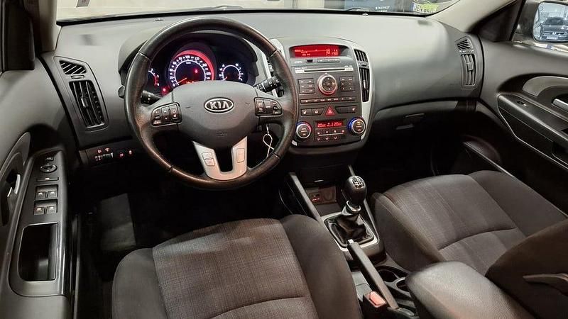 Begagnad Kia Ceed Sportswagon 128 HK (94 kW) 2011 Svart Kombi