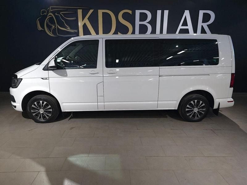 Vit Begagnad 2018 VW Caravelle Comfortline Minibuss | 269 500 kr (Marknadspris) - Bild 1/4