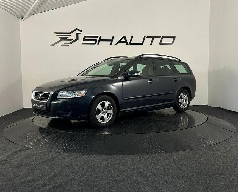 Grå Begagnad 2009 Volvo V50 Kinetic Kombi | 39 900 kr (Marknadspris) - Bild 1/4