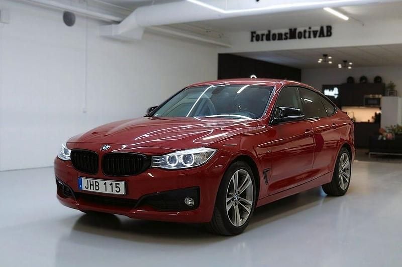 Röd Begagnad 2014 BMW 320 Gran Turismo Shadowline Sedan | 154 900 kr (Marknadspris) - Bild 1/4