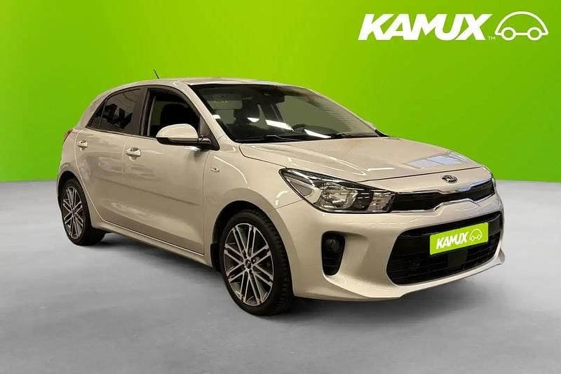 Silver/grå Begagnad 2017 Kia Rio Halvkombi | 139 800 kr (Marknadspris) - Bild 1/4