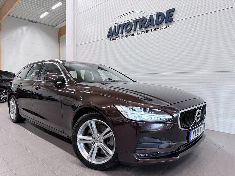 Brun Begagnad 2019 Volvo V90 Momentum Kombi | 249 900 kr (Marknadspris) - Bild 1/4