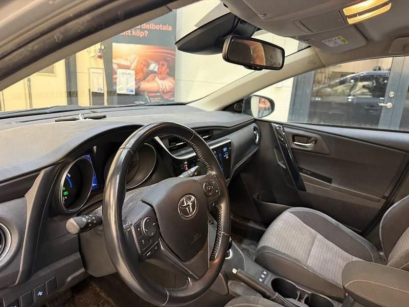 Begagnad Toyota Auris Hybrid Edition 136 HK (100 kW) 2018 Grå Kombi