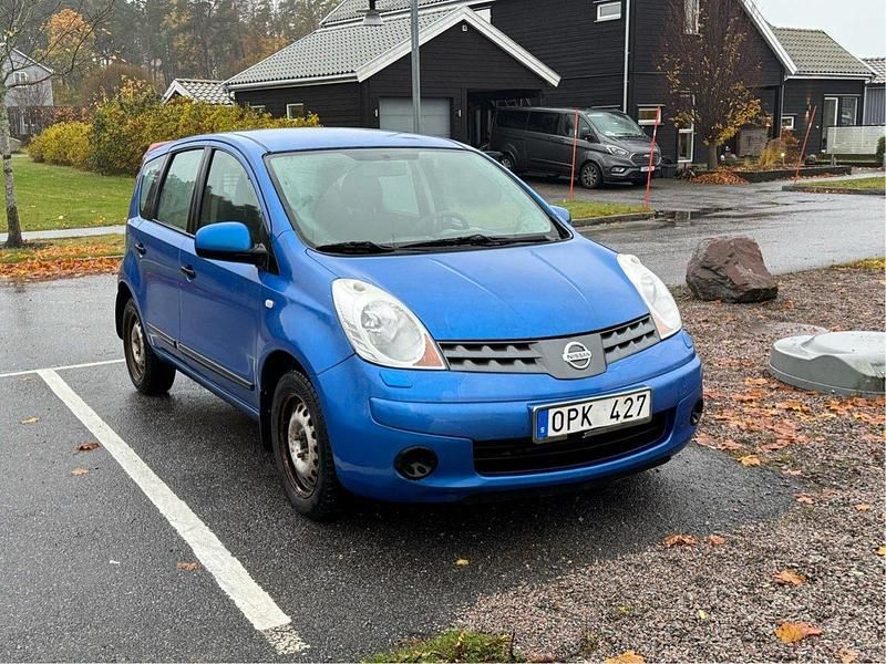 Blå Begagnad 2008 Nissan Note Minibuss | 17 500 kr (Marknadspris) - Bild 1/4