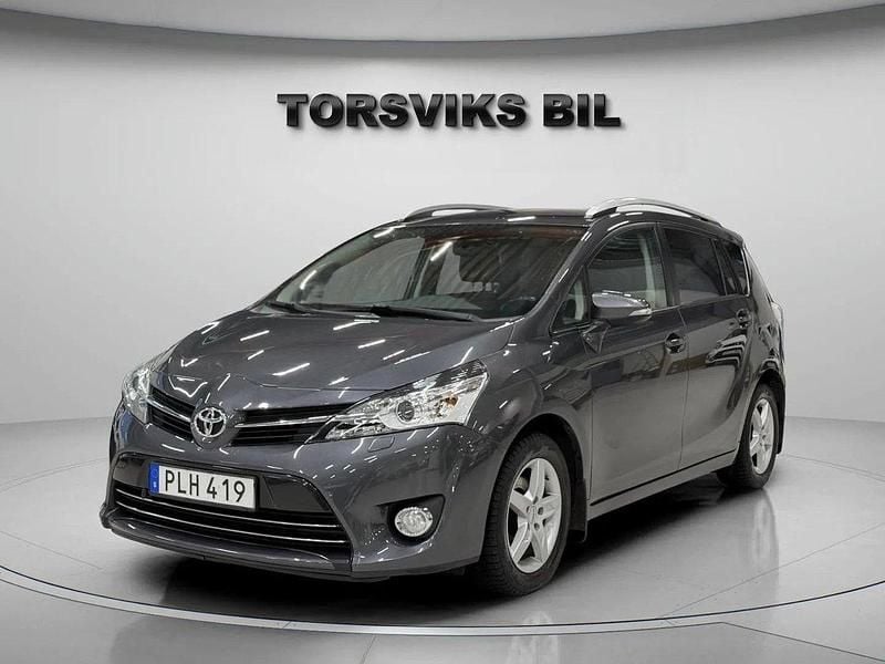 Mörkgrå Begagnad 2017 Toyota Verso Multidrive S Minibuss | 154 900 kr (Marknadspris) - Bild 1/4