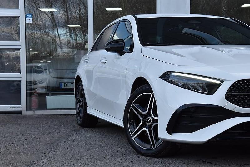 Begagnad Mercedes A250 AMG 163 HK (119 kW) 2023 Vit Halvkombi
