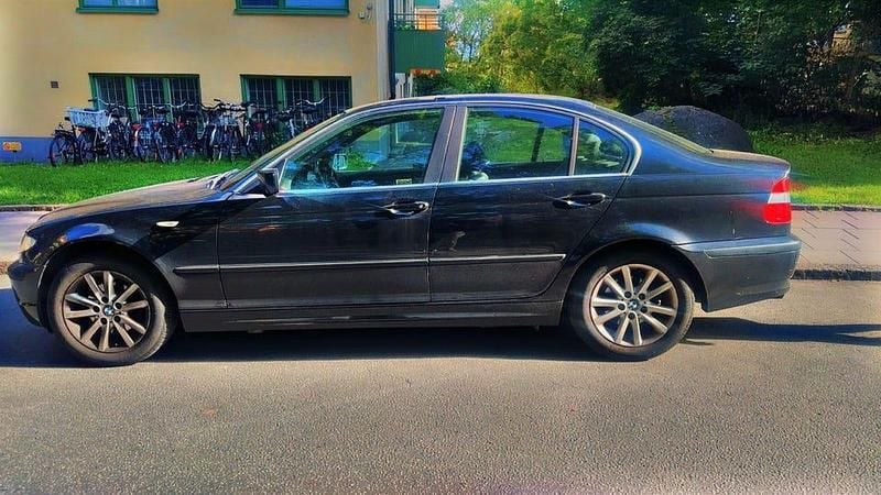 Begagnad BMW 320 170 HK (125 kW) 2003 Svart metallic Sedan
