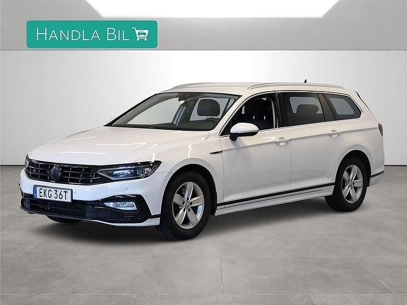 Vit Begagnad 2020 VW Passat R-line Kombi | 219 900 kr (Marknadspris) - Bild 1/4