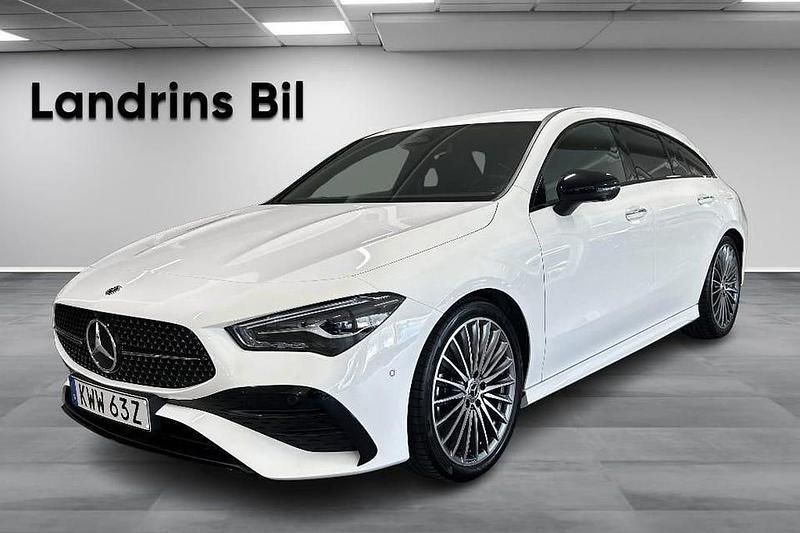 Vit Begagnad 2024 Mercedes CLA200 Shooting Brake AMG line Kombi | 389 900 kr (Marknadspris) - Bild 1/4