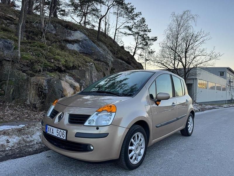 Brun Begagnad 2005 Renault Modus Minibuss | 44 900 kr (Lite dyr) - Bild 1/4