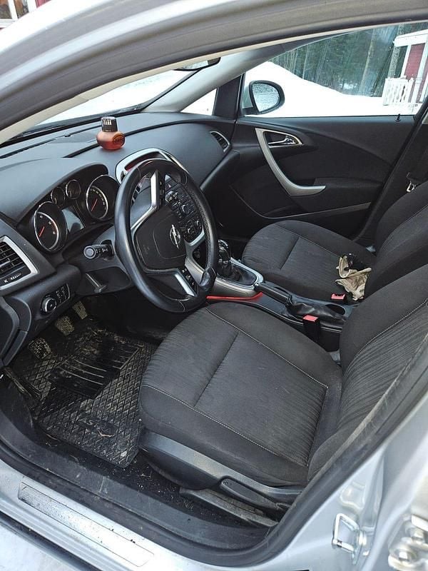 Begagnad Opel Astra 95 HK (69 kW) 2010