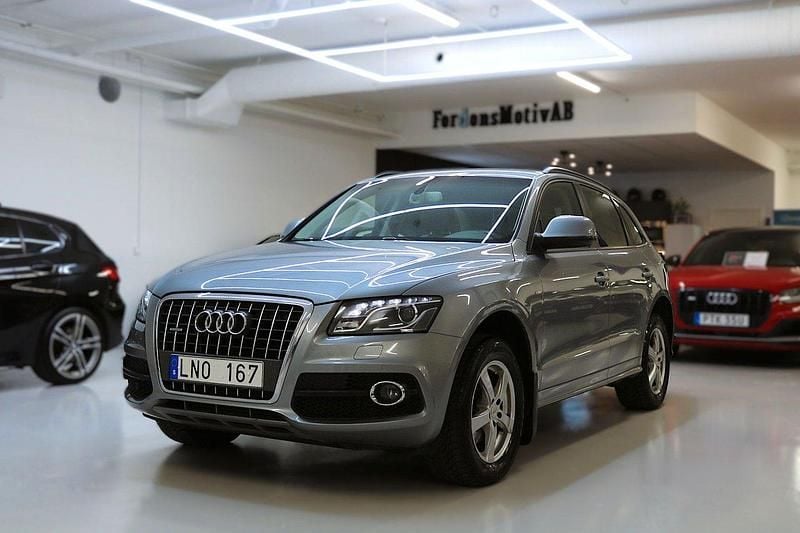 Grå Begagnad 2011 Audi Q5 S-Line SUV | 89 900 kr (Marknadspris) - Bild 1/4