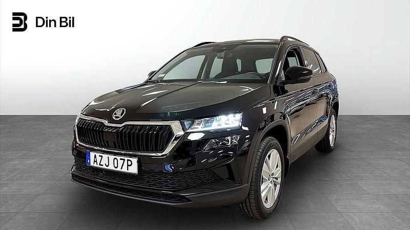Svart Ny 2025 Skoda Karoq Selection SUV | 339 900 kr (Bra pris) - Bild 1/4