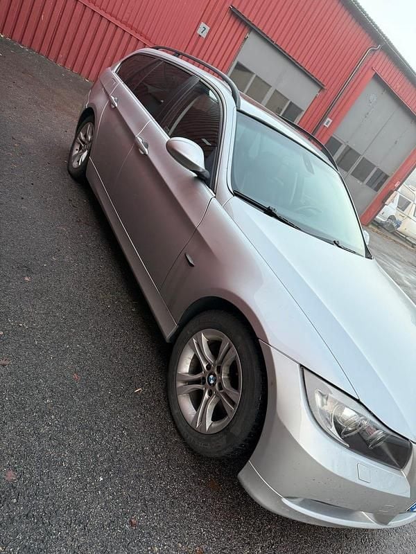 Begagnad BMW 325 218 HK (160 kW) 2008 Kombi