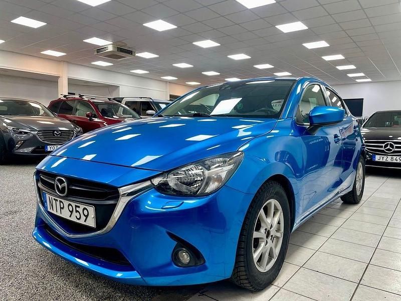 Begagnad Mazda 2 90 HK (66 kW) 2015 Blå Halvkombi