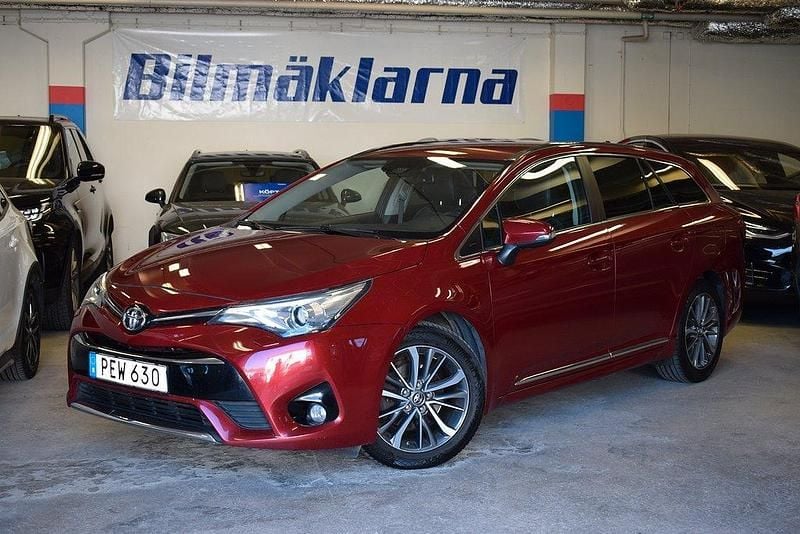 Röd Begagnad 2017 Toyota Avensis Edition Kombi | 179 900 kr (Marknadspris) - Bild 1/4