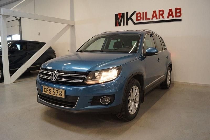 Blå Begagnad 2014 VW Tiguan Sportline SUV | 134 900 kr (Marknadspris) - Bild 1/4
