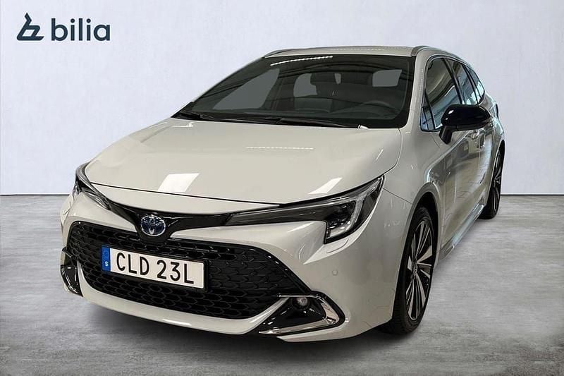 Grå Begagnad 2025 Toyota Corolla Style Kombi | 359 900 kr (Lite dyr) - Bild 1/4
