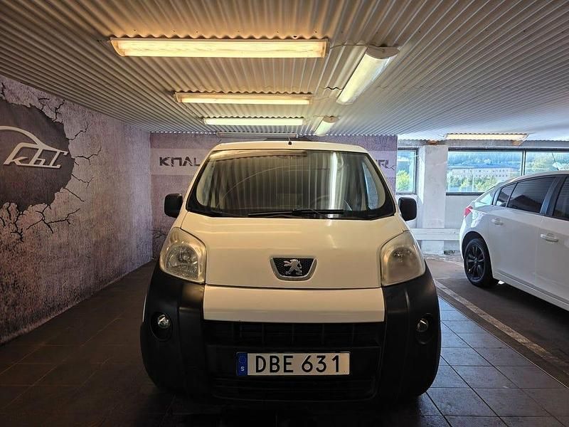 Begagnad Peugeot Bipper 75 HK (55 kW) 2011 Vit Minibuss