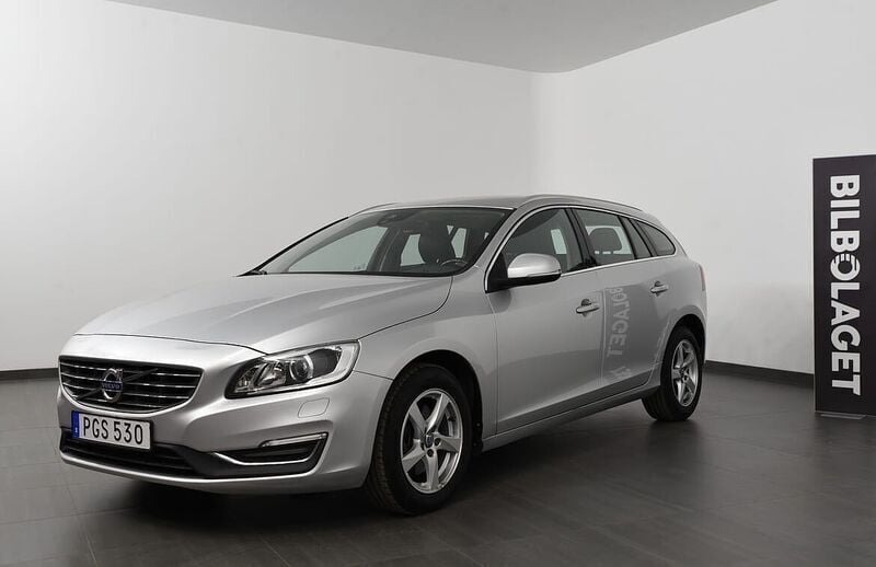 Silver Begagnad 2017 Volvo V60 Business Edition Kombi | 179 500 kr (Marknadspris) - Bild 1/4