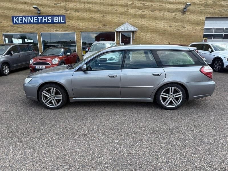 Grå Begagnad 2006 Subaru Legacy Kombi | 29 500 kr (Superpris) - Bild 1/4