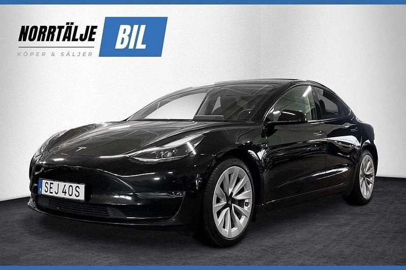 Svart Begagnad 2022 Tesla Model 3 Long Range Sedan | 269 900 kr (Marknadspris) - Bild 1/4