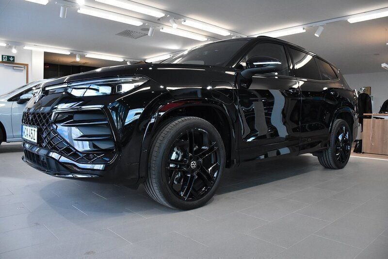 Svart Ny 2025 VW Tayron R-line Edition SUV | 724 100 kr - Bild 1/3