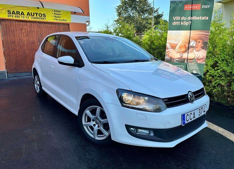 Vit Begagnad 2014 VW Polo Comfortline Halvkombi | 55 900 kr (Marknadspris) - Bild 1/4