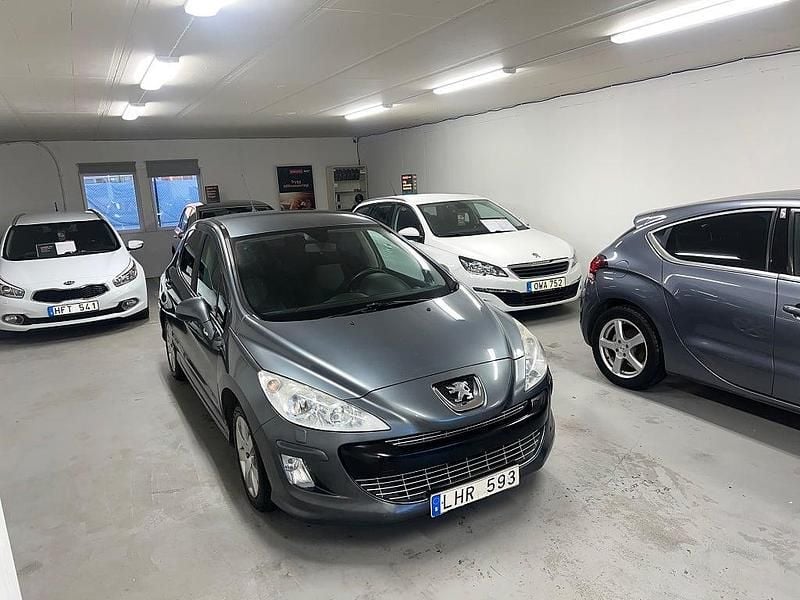 Grå Begagnad 2008 Peugeot 308 Halvkombi | 44 900 kr (Marknadspris) - Bild 1/4