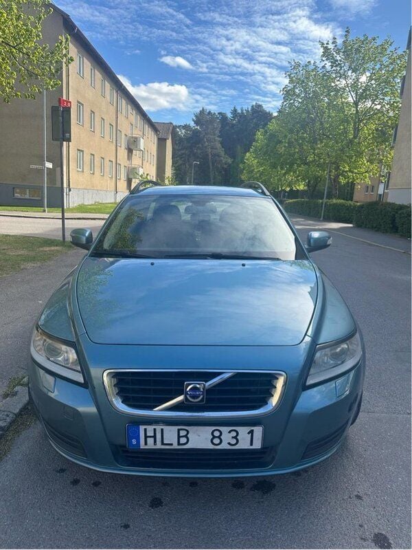 Blå Begagnad 2008 Volvo V50 Kinetic Kombi | 25 000 kr (Superpris) - Bild 1/4