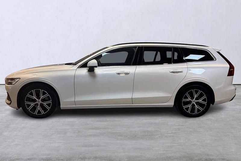 Begagnad Volvo V60 Core 200 HK (147 kW) 2024 Vit Kombi