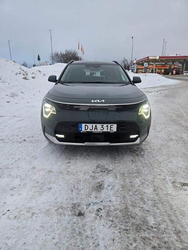 Begagnad Kia e-Niro 150 kW (204 HK) 2023 Cityscape green SUV