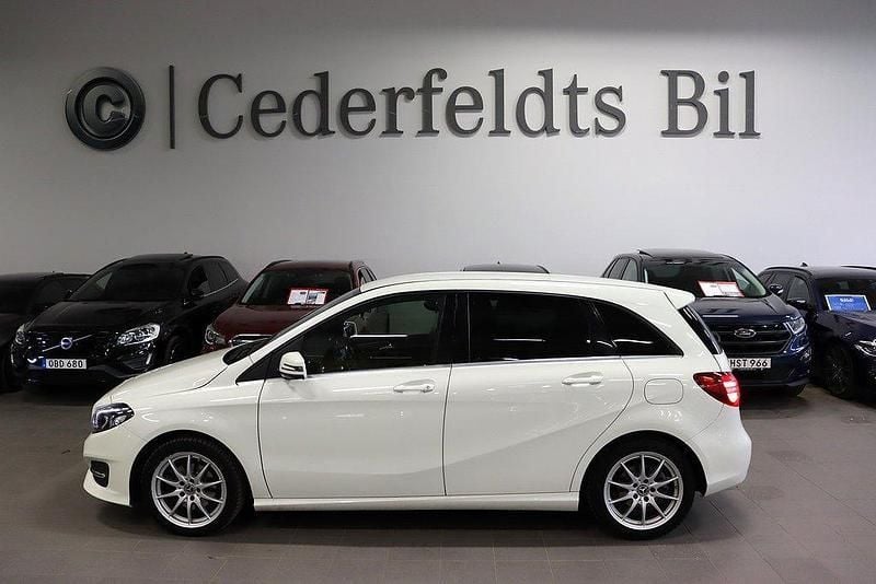 Vit Begagnad 2017 Mercedes B200 Minibuss | 169 900 kr (Marknadspris) - Bild 1/4
