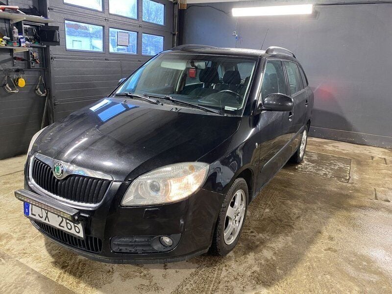 Svart Begagnad 2008 Skoda Fabia Kombi | 39 900 kr (Marknadspris) - Bild 1/4