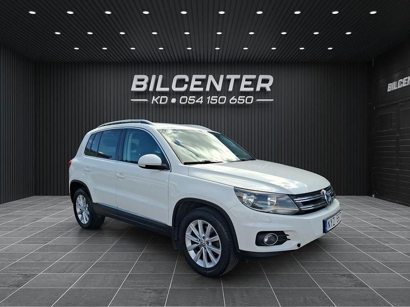 Vit Begagnad 2013 VW Tiguan Style SUV | 129 900 kr (Marknadspris) - Bild 1/4