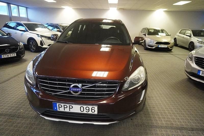 Brun Begagnad 2013 Volvo XC60 Momentum SUV | 108 500 kr (Marknadspris) - Bild 1/4