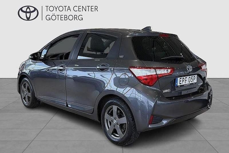 Begagnad Toyota Yaris Hybrid 102 HK (75 kW) 2019 Mörkgrå Halvkombi