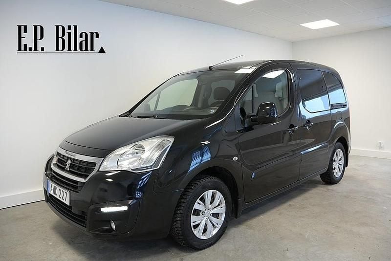Svart Begagnad 2015 Peugeot Partner Tepee Minibuss | 89 800 kr (Marknadspris) - Bild 1/4