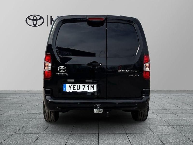 Begagnad Toyota Proace City City 100 kW (136 HK) 2022 Svart Minibuss