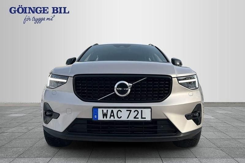 Begagnad Volvo XC40 Plus 214 HK (157 kW) 2023 Grå SUV