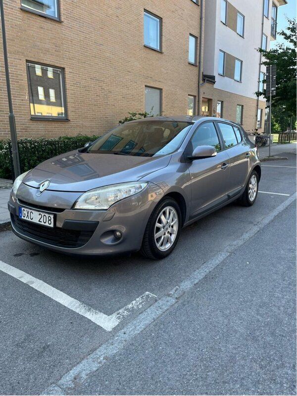 Grå Begagnad 2009 Renault Mégane III Halvkombi | 38 500 kr (Marknadspris) - Bild 1/4