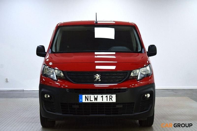 Röd Begagnad 2021 Peugeot Partner Minibuss | 129 900 kr (Superpris) - Bild 1/4