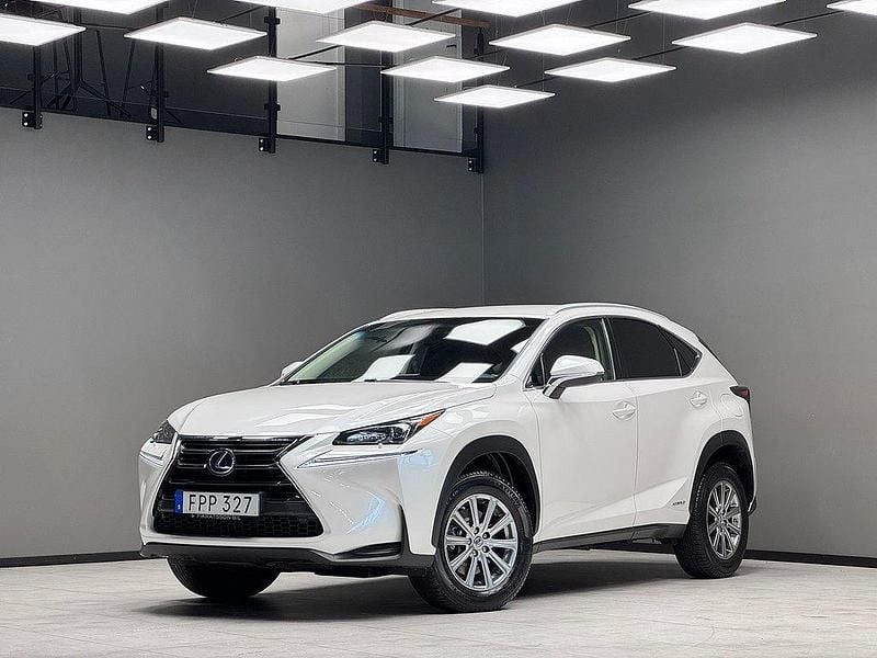 Vit Begagnad 2017 Lexus NX300h SUV | 229 900 kr (Marknadspris) - Bild 1/3