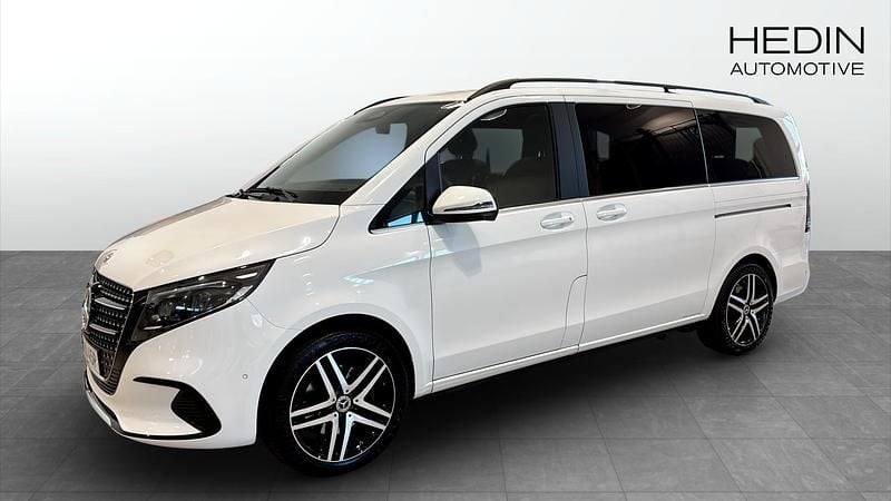 Vit Begagnad 2025 Mercedes V250 Minibuss | 839 000 kr - Bild 1/4