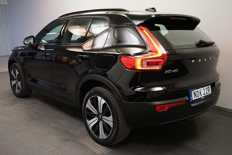 Begagnad Volvo XC40 Plus 185 kW (252 HK) 2022 Svart SUV